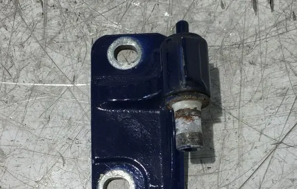 Mercedes-Benz Sprinter W906 Front door upper hinge A047058