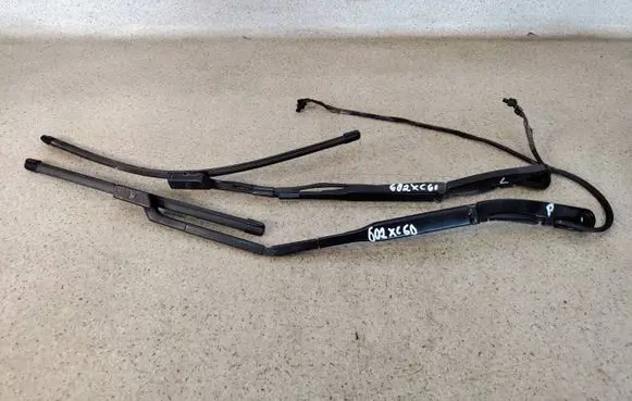 Volvo XC60 Front wiper blade arm W00008254629A W000082546 W000071208