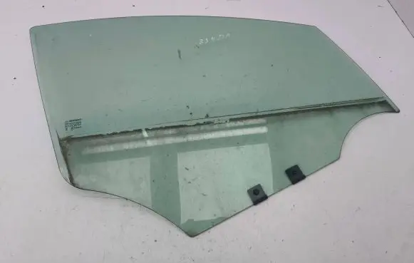 Renault Zoe Front door window glass four-door