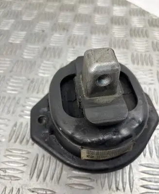 BMW 7 E65 E66 Engine mount bracket 6756095 686235