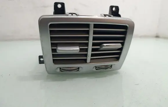 Rear air vent grill