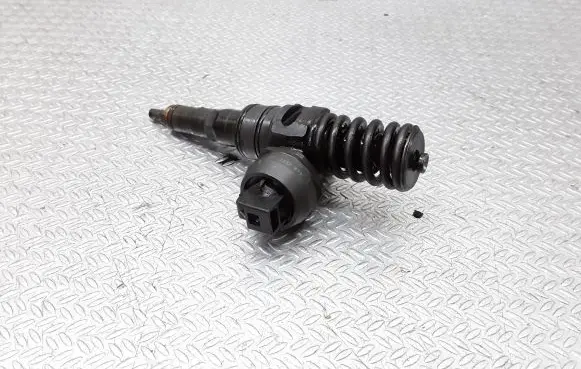Volkswagen Caddy Fuel injector 038130073BK