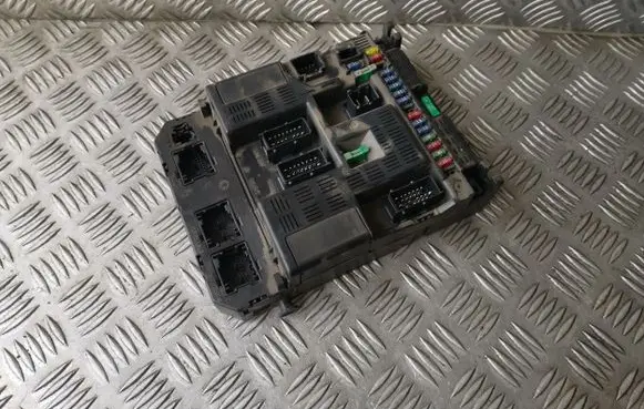 Peugeot 307 Fuse module 9636760580F 9649510680