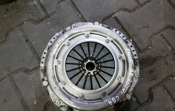 Volkswagen PASSAT B7 Dual mass flywheel 