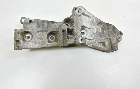 Nissan Qashqai Engine mounting bracket 8200669494