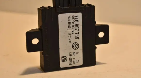 Volkswagen Touareg I Alarm control unit/module 7L0907719