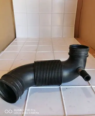 Volkswagen Fox Air intake hose/pipe 6YO129684B