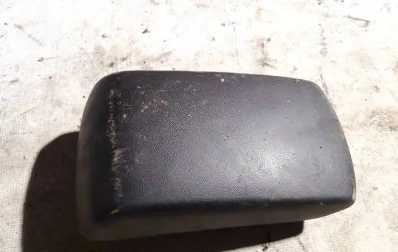 Mazda 3 I Armrest