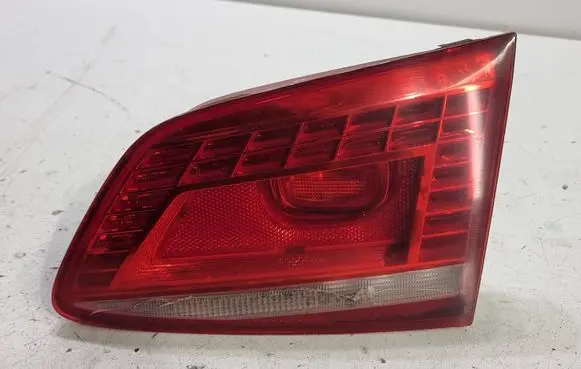 Volkswagen PASSAT B7 Tailgate rear/tail lights