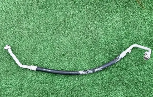 Audi A4 S4 B9 Air conditioning (A/C) pipe/hose 8W0816743A