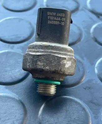 BMW 3 E90 E91 Air conditioning (A/C) pressure sensor 9181464 24055910 64538385390