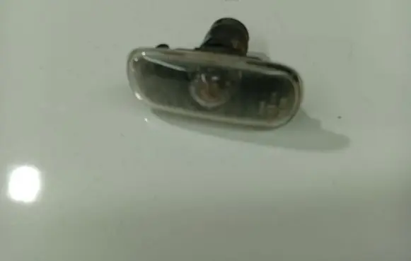 Audi A6 S6 C6 4F Front fender indicator light 
