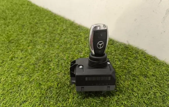 Mercedes-Benz GLK (X204) Ignition lock A2079052900 33003218