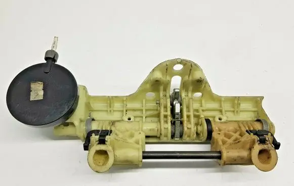 Mercedes-Benz E W210 Rear window lifting mechanism without motor 2026001675