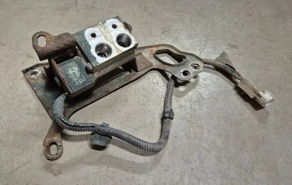 Toyota Hilux (AN10, AN20, AN30) Air conditioning (A/C) expansion valve 