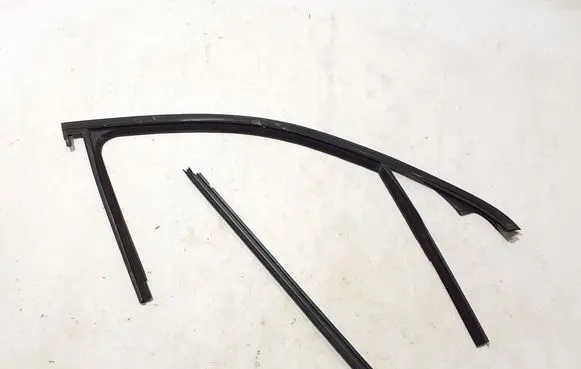 Mercedes-Benz GLE W167 Front door rubber seal A1677251400