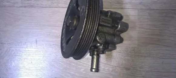 Mitsubishi Galant Power steering pump