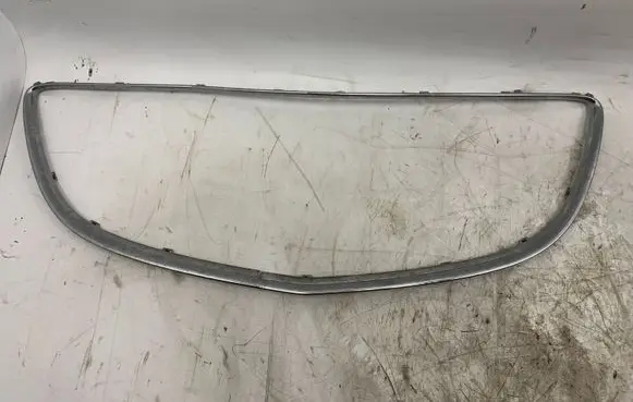Opel Insignia A Front bumper upper radiator grill 13238422