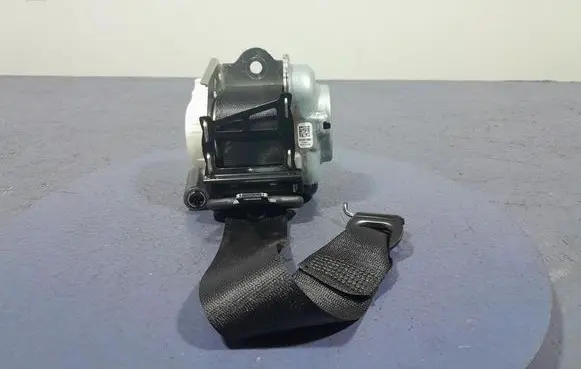 BMW X3 E83 Front seatbelt 7497784
