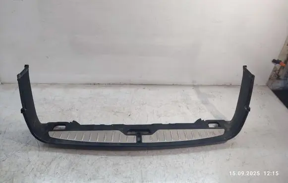 Trunk/boot sill cover protection
