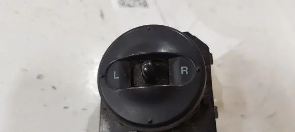 Wing mirror switch
