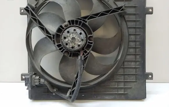 Seat Leon (1M) Radiator cooling fan shroud 1J0121207