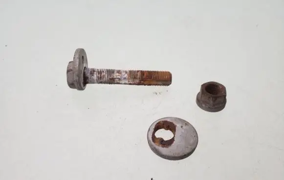 Toyota RAV 4 (XA40) Rear suspension camber bolt 