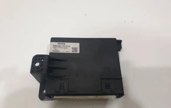 Toyota Avensis T270 Air conditioning/heating control unit 8865005252 MB1777008200