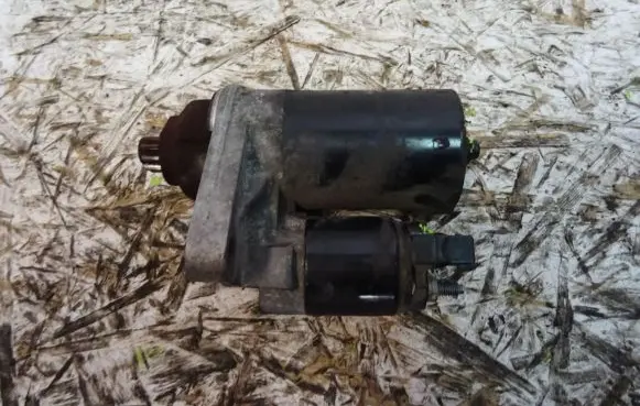 Volkswagen Polo IV 9N3 Starter motor 02T911023E