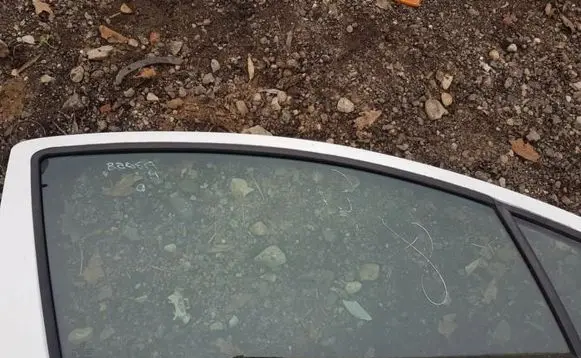 Peugeot 207 Front door window glass four-door
