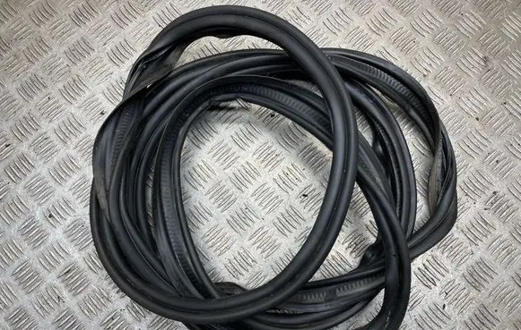 Audi A7 S7 4G Trunk rubber seal (body) 4G8827705B