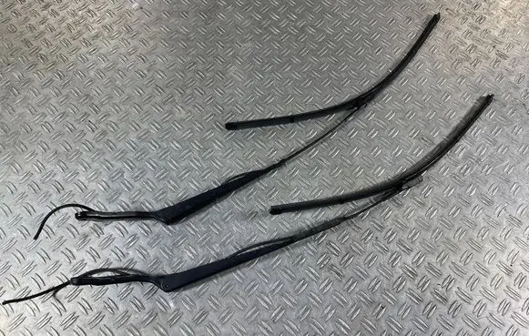 Front wiper blade arm