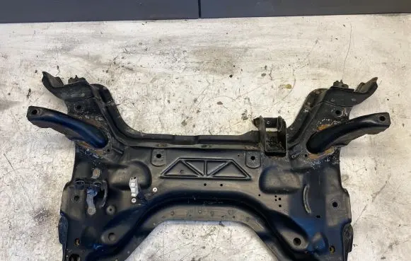 Peugeot 3008 I Front subframe
