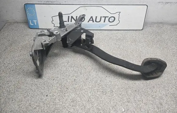 BMW X3 E83 Brake pedal 2229128