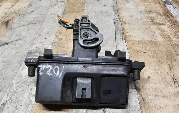 Glow plug pre-heat relay