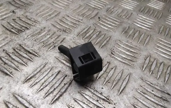 Nissan Qashqai Windshield washer spray nozzle 
