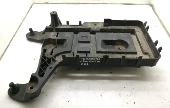Volkswagen PASSAT B6 Battery box tray 1K0915333C