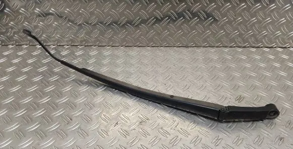 Toyota RAV 4 (XA40) Windshield/front glass wiper blade 