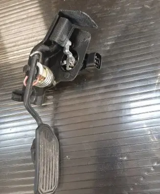 Toyota Avensis T250 Accelerator throttle pedal