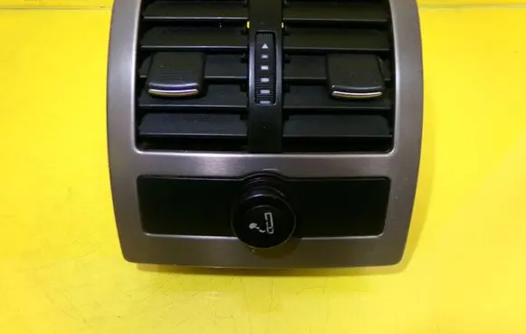 Audi A6 S6 C5 4B Rear air vent grill 4B0819203
