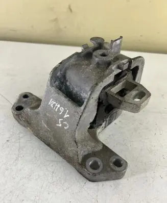 Citroen C5 Engine mount bracket