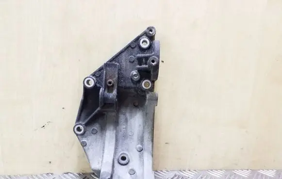Peugeot 508 Engine mounting bracket 9682367380