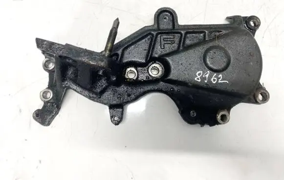 Toyota Yaris Engine mounting bracket