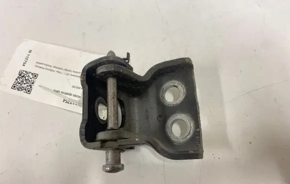 Citroen DS3 Front door lower hinge