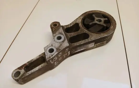 Volvo V50 Engine mount bracket 31325048