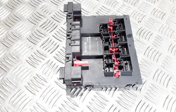 Volkswagen Touran I Fuse module 1K0937049N