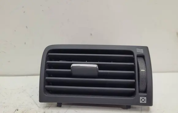 Toyota Avensis T250 Dash center air vent grill