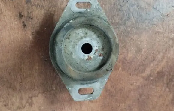 Peugeot 3008 I Engine mount bracket