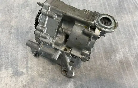 BMW 2 F46 Oil pump 2672858