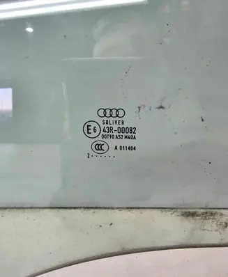 Audi A1 Sliding door window/glass 